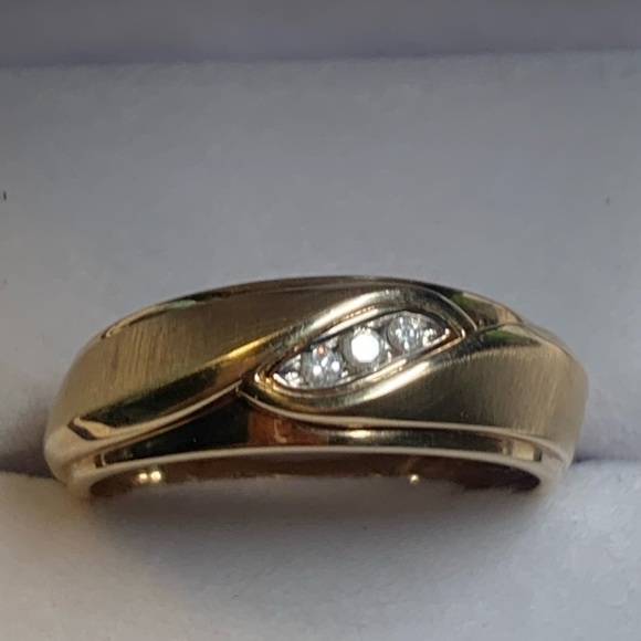 10k solid gold ring with diamonds